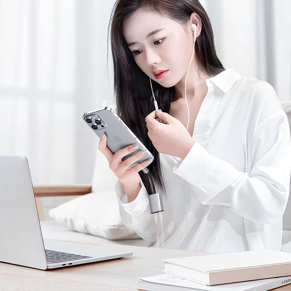 Mcdodo 2 in 1 Lightning to Lightning+DC3.5mm Audio Adapter